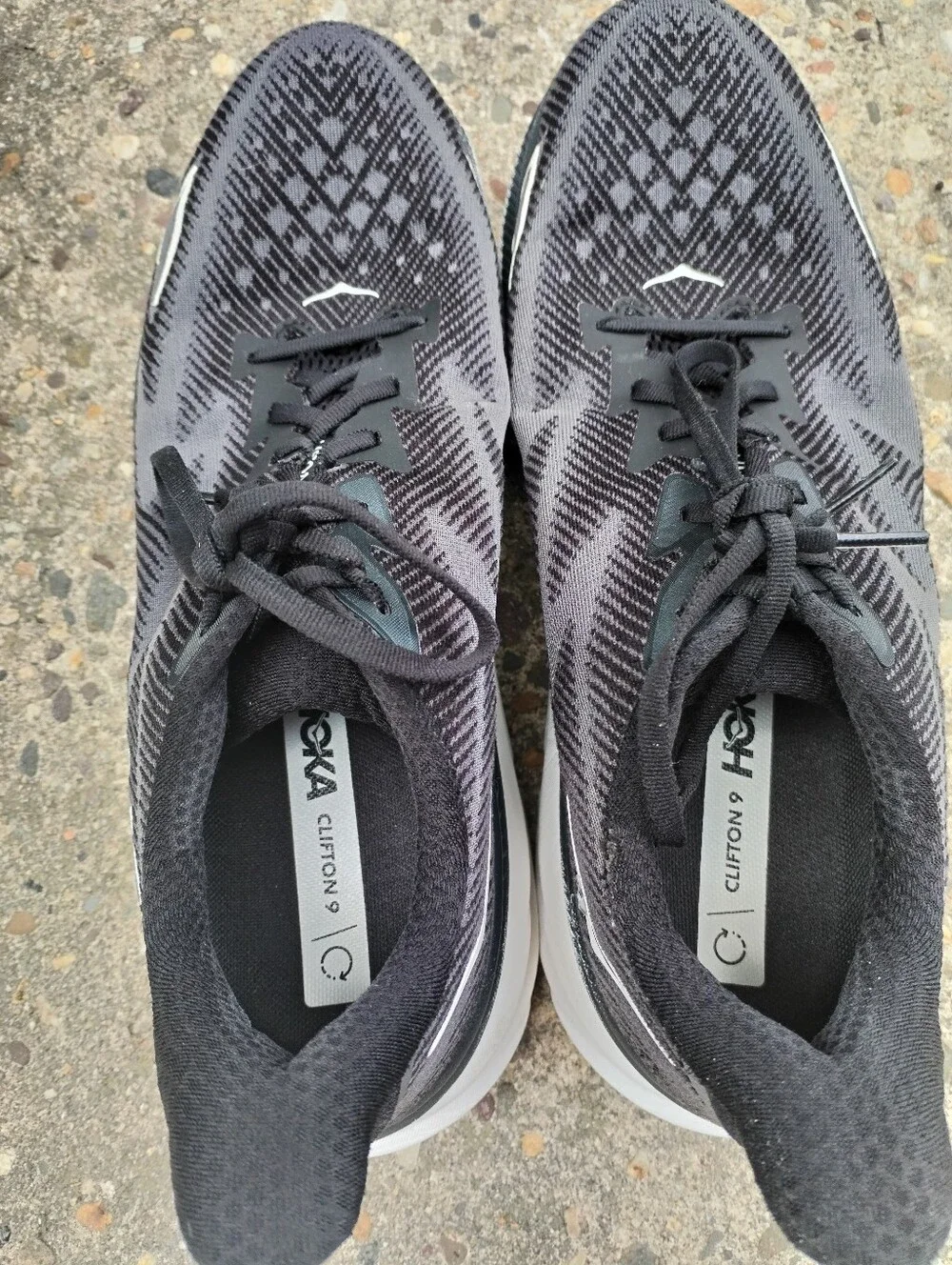 Hoka Men's Clifton 9 in Black Size 13D GUC